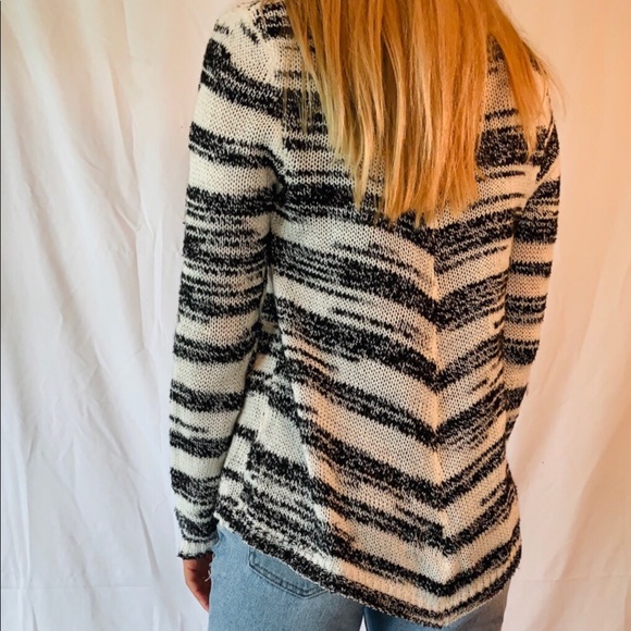 Sweater - Picture 4 of 4